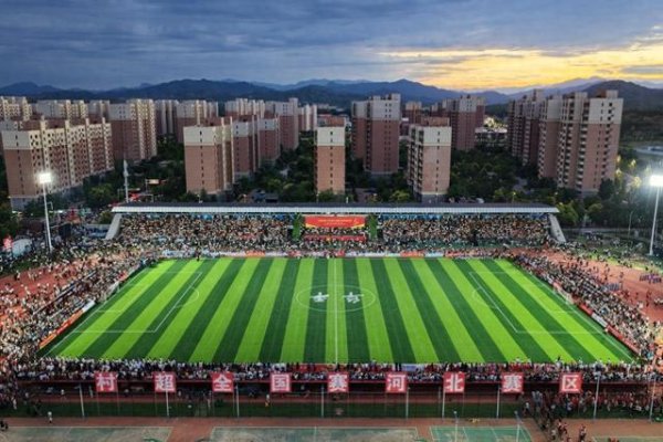 公富网配资 三万人共赴阜平“红色村超”：足球如何点燃太行山村？